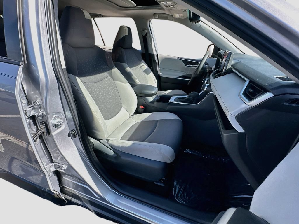Used 2022 Toyota RAV4 XLE w/ Convenience Package FWD image 26