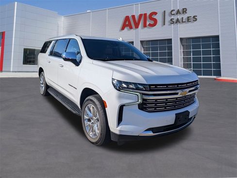 Used 2023 Chevrolet Suburban Premier image 3