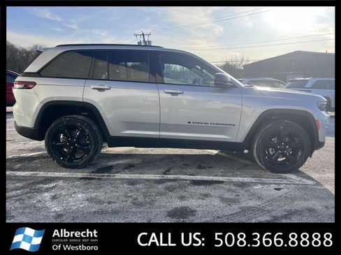 New 2025 Jeep Grand Cherokee Altitude image 6