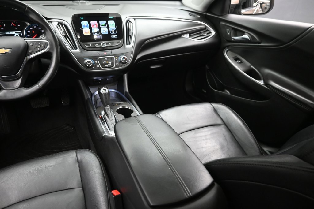 Used 2018 Chevrolet Malibu LT w/ Leather Package FWD image 15