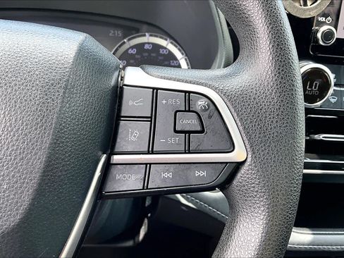 Used 2023 Toyota Highlander L FWD image 23