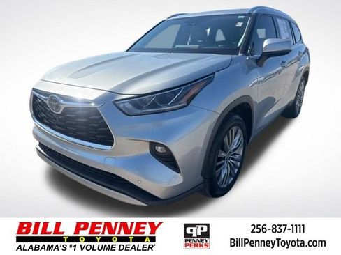 Used 2020 Toyota Highlander Platinum FWD image 1