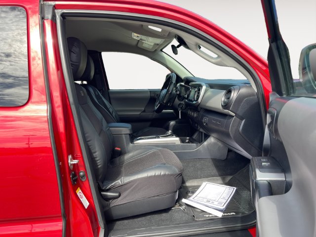 Used 2019 Toyota Tacoma SR5 AWD/4WD image 15