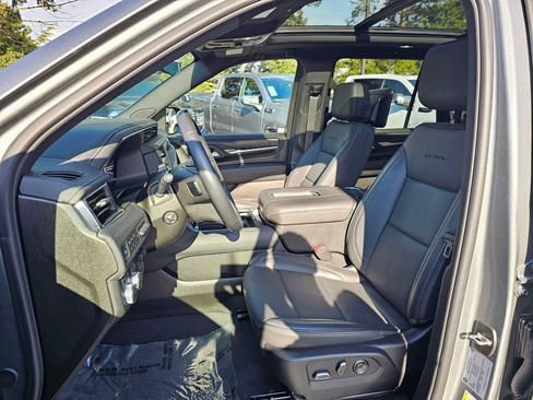 Used 2024 GMC Yukon Denali w/ Advanced Technology Package AWD/4WD image 23
