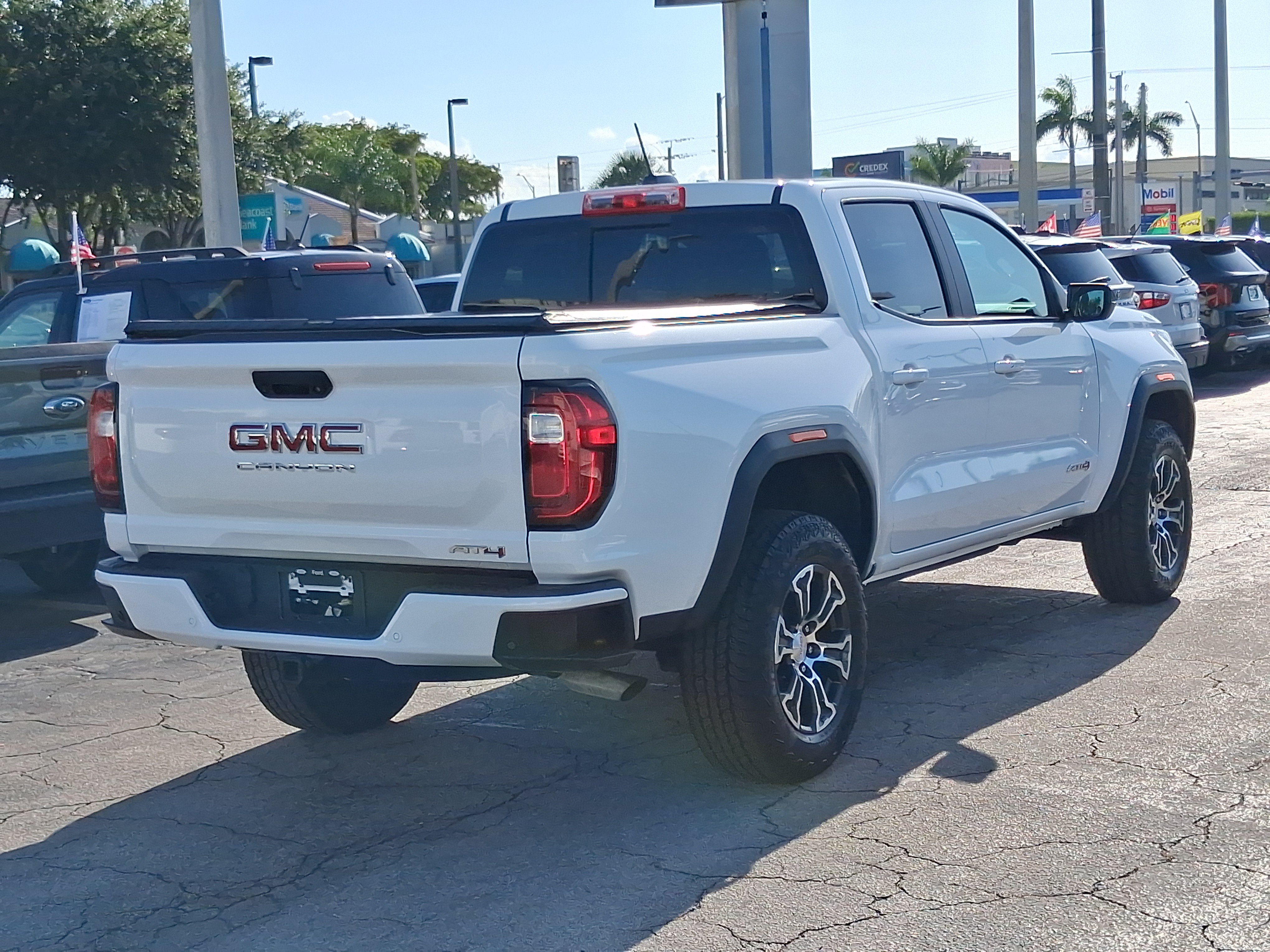 Used 2025 GMC Canyon AT4 AWD/4WD image 4