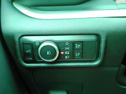 Used 2023 Ford Explorer XLT w/ Equipment Group 202A image 34