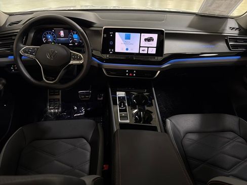 Certified 2024 Volkswagen Atlas Peak Edition SE AWD/4WD image 26