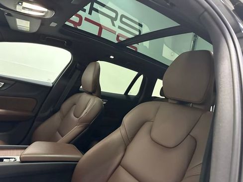 Used 2023 Volvo V60 B5 Cross Country Plus image 22
