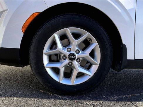 Used 2023 Kia Soul S image 9