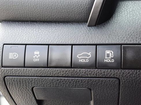 Used 2023 Toyota Camry SE image 9