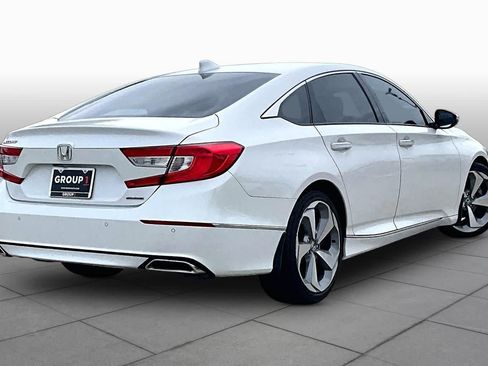 Used 2018 Honda Accord Touring image 12