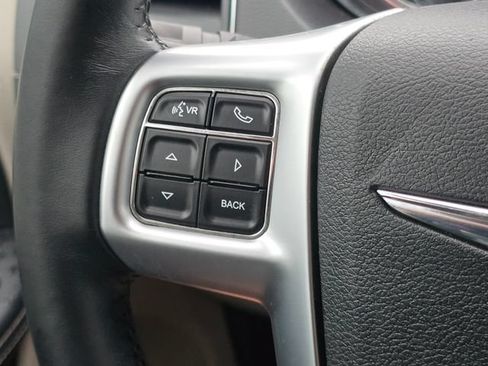 Used 2012 Chrysler Town & Country Touring-L w/ Entertainment Group #2 FWD image 19