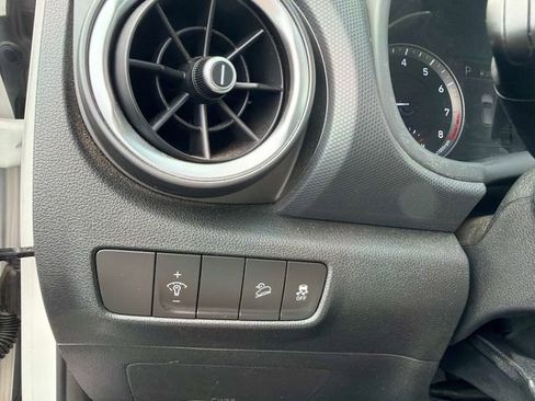 Used 2022 Hyundai Kona SE image 30