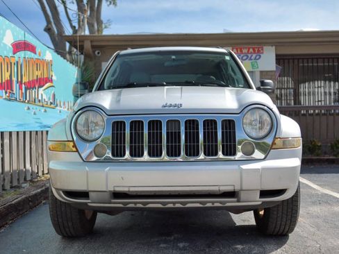 Used 2005 Jeep Liberty Limited RWD image 3