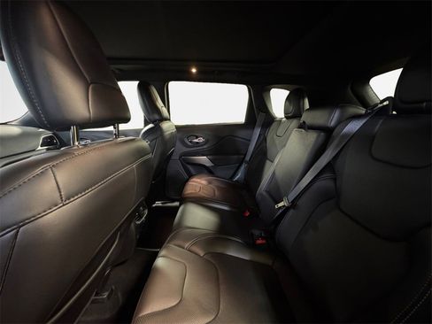 Used 2021 Jeep Cherokee Latitude Lux 80th Anniv w/ Quick Order Package 26U 80TH image 24