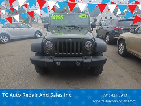 Used 2015 Jeep Wrangler Unlimited Rubicon w/ Dual Top Group AWD/4WD image 1