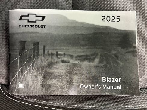 Used 2025 Chevrolet Blazer LT FWD image 27