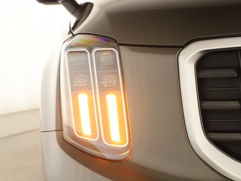Used 2024 Kia Telluride S FWD image 35