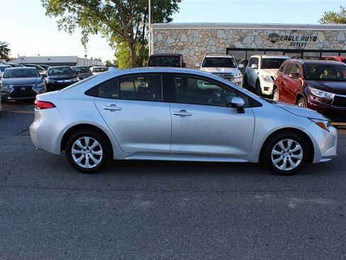 Used 2025 Toyota Corolla LE FWD image 8