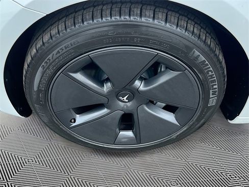 Used 2023 Tesla Model 3 Standard Range image 31