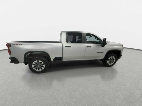 Used 2022 Chevrolet Silverado 2500 Custom w/ Custom Convenience Package AWD/4WD image 9