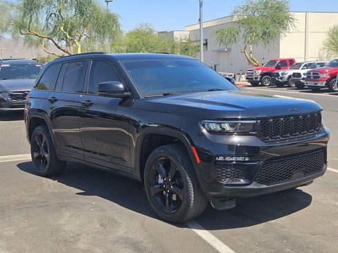 Used 2023 Jeep Grand Cherokee Limited w/ Black Appearance Package AWD/4WD image 3