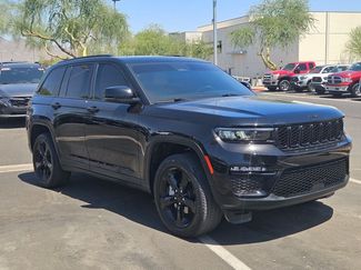 Used 2023 Jeep Grand Cherokee Limited w/ Black Appearance Package AWD/4WD video 3