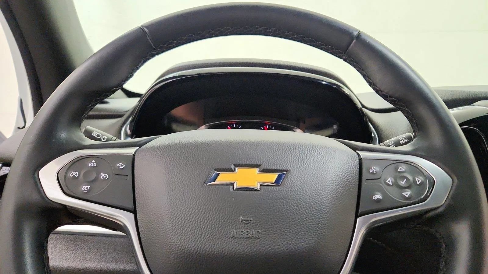 Used 2023 Chevrolet Traverse LT FWD image 17