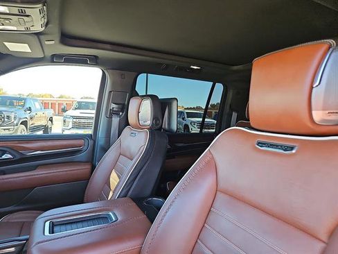 Used 2023 GMC Yukon XL Denali Ultimate w/ LPO, Floor Liner Package image 11