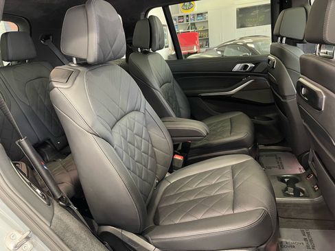 Used 2023 BMW X7 xDrive40i w/ M Sport Package AWD/4WD image 54
