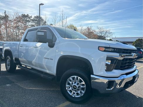 Certified 2024 Chevrolet Silverado 2500 LT AWD/4WD image 4