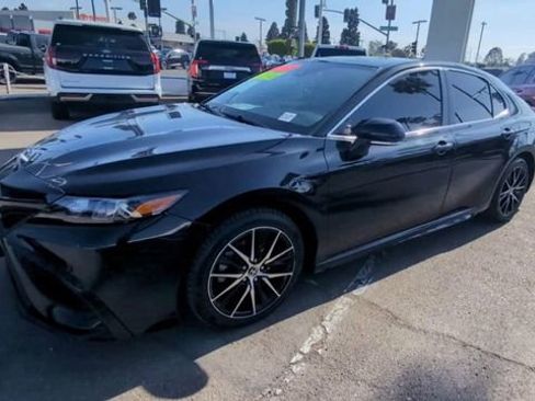 Used 2022 Toyota Camry SE w/ Carpet Mat Package (TMS) FWD image 4