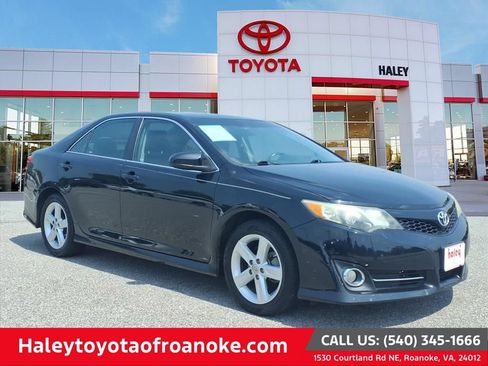 Used 2013 Toyota Camry SE FWD image 1