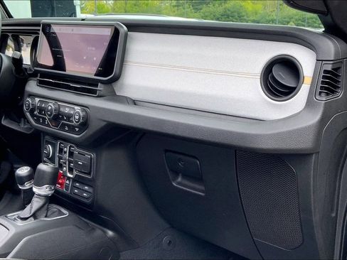 Used 2024 Jeep Wrangler Unlimited Sport AWD/4WD image 15