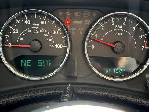 Used 2015 Jeep Wrangler Unlimited Sahara w/ Connectivity Group AWD/4WD image 16