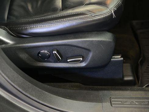 Used 2017 Ford Explorer XLT w/ Equipment Group 202A image 10