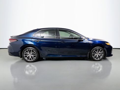 Used 2021 Toyota Camry XLE w/ Cold Weather Package image 3