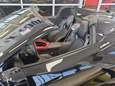Used 2024 Chevrolet Corvette Stingray Premium Conv w/ Z51 Performance Package RWD image 28