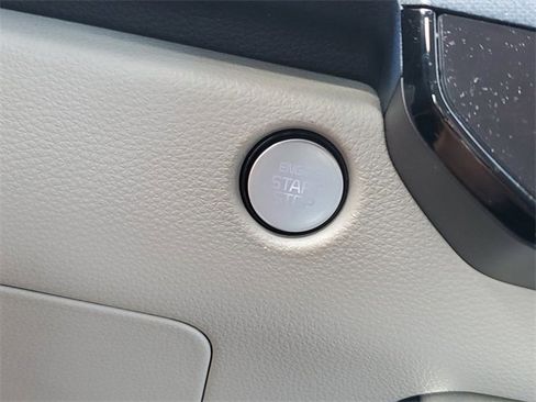 Certified 2025 Kia Carnival EX image 30