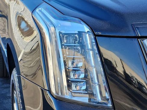 Used 2020 Cadillac Escalade Platinum w/ Escalade Sport Edition image 12