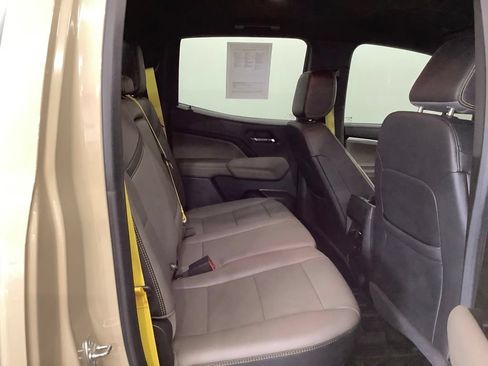 Used 2024 Chevrolet Colorado ZR2 w/ ZR2 Convenience Package III AWD/4WD image 35