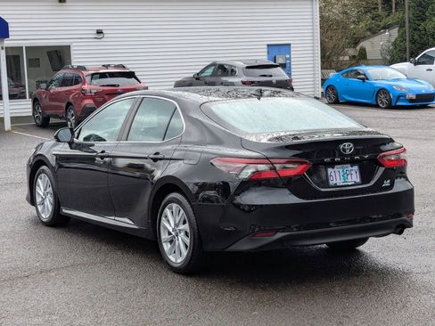 Used 2023 Toyota Camry LE image 3