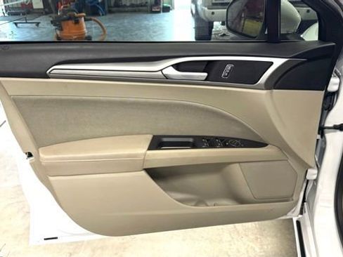 Used 2019 Ford Fusion SE FWD image 11