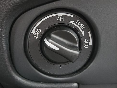 Used 2023 Nissan Frontier PRO-4X w/ Technology Package AWD/4WD image 18