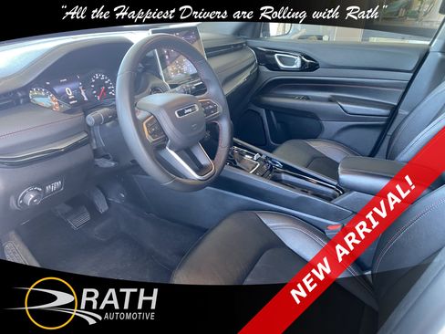 Used 2024 Jeep Compass Trailhawk AWD/4WD image 12