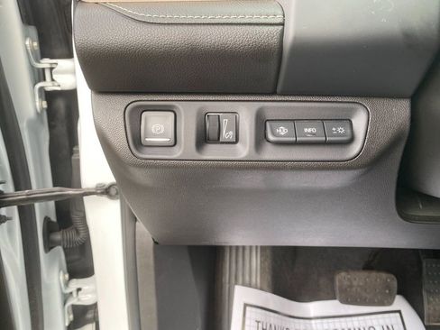 Used 2021 GMC Acadia Denali w/ Denali Ultimate Package image 14