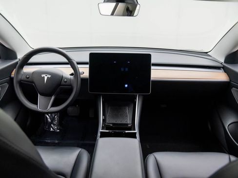 Used 2020 Tesla Model 3 Standard Range Plus image 9