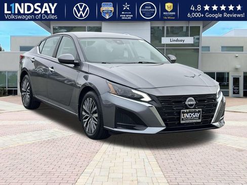 Used 2023 Nissan Altima 2.5 SV image 1