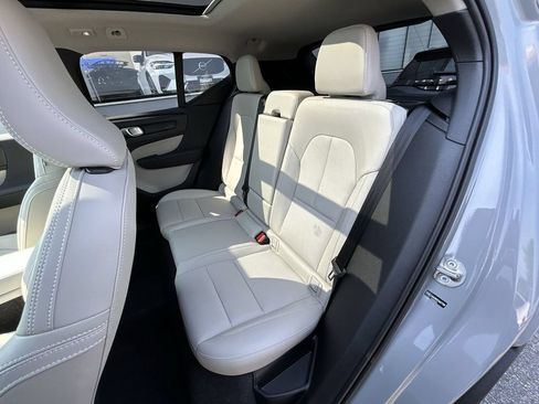 Certified 2025 Volvo XC40 B5 Plus AWD/4WD image 23