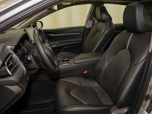 Used 2021 Toyota Camry XSE image 10